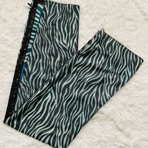 Ann Taylor Large Zebra 🦓 Shawl/Scarf - Picture 2 of 8